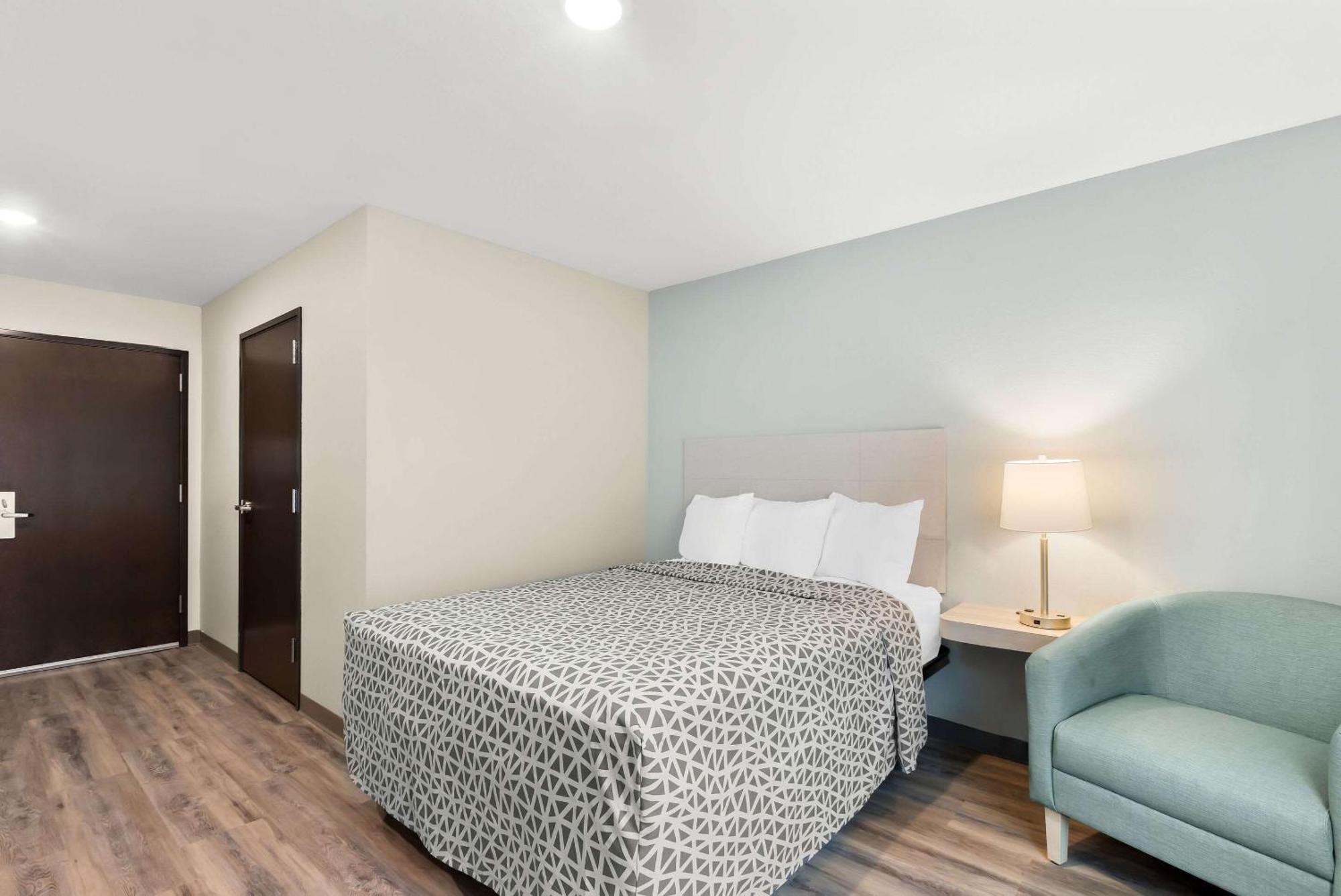 Woodspring Suites Savannah West Chatham Parkway Экстерьер фото